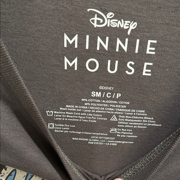 Disney Minnie Mouse Graphic Long Sleeve Shirt NWT - Picture 3 of 4